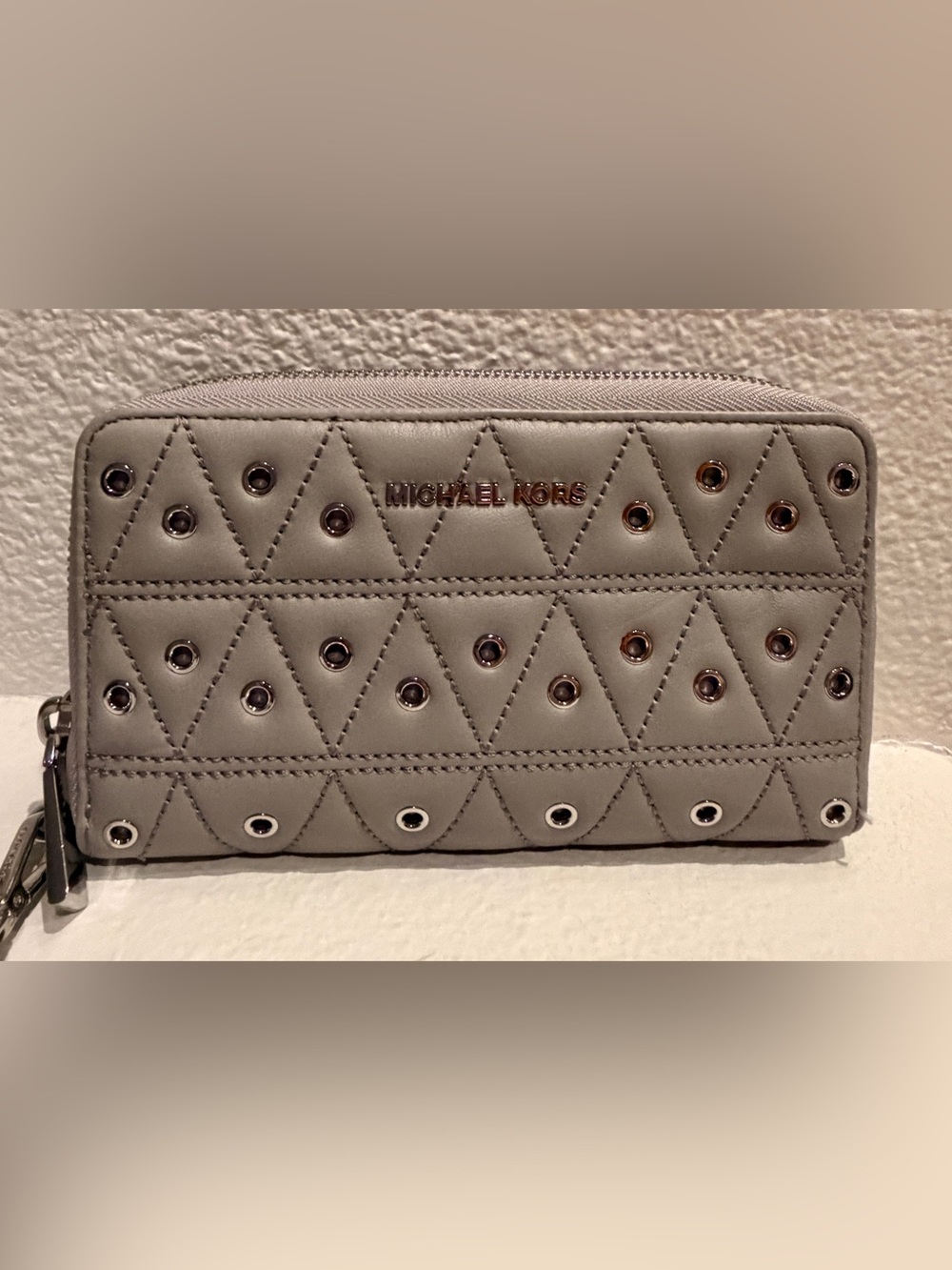 Michael Kors Quilted Grommet Leather Wristlet Wallet Mauve Silver NWOT Like New